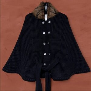 INTEREST CHECK NINA RICCI CAPE WITH REMOVABLE FUR COLLAR